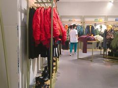 -URBAN REVIVO(高德置地广场·春广场店)