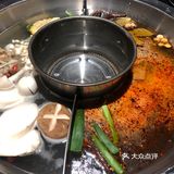 矿泉水锅底的台湾火锅
