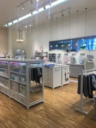 -丽婴房(七莘路店)