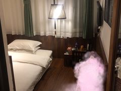 单人间-拖板鞋咖啡旅行酒店(春熙路地铁站店)