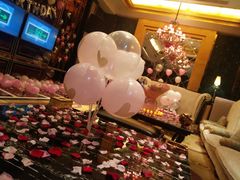 -花间阁鲜花气球连锁(两路口上清寺急市救中心店)