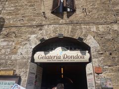 -Gelateria Dondoli