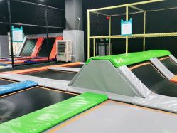 -蹦贝运动中心·蹦床·攀岩·闯关(龙岗店)