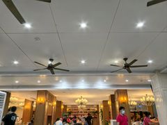 -鹏城人家海鲜酒家·23年老字号(较场尾店)