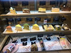 面包甜点陈列柜-野上麦田(中贸广场店)
