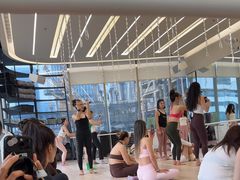 -Z&B Fitness Studio·Gym(前滩L+PLAZA店)
