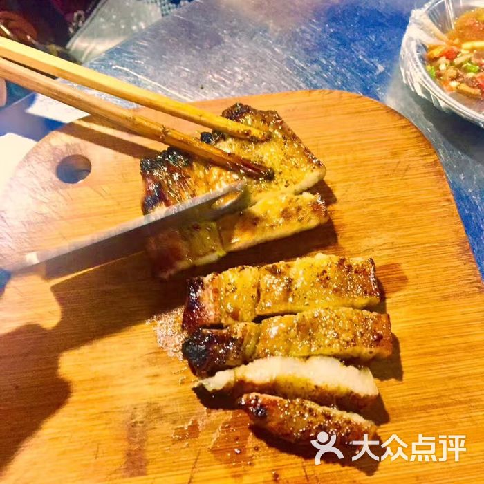 贵阳坨坨肉特色烧烤图片