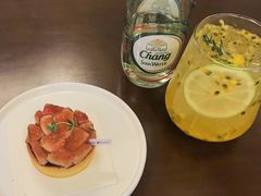 百香果气泡水-Ten Olives甜点