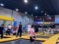 -极限Jump蹦床·新潮玩运动世界·室内乐园·团建·派对中心