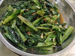 豆豉鲮鱼炒油麦菜-黄B湛江鸡饭店(粤垦路店)