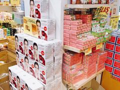-曼谷四叶草彩妆&纪念品  (chitlom)