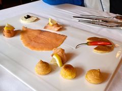 烟熏三文鱼配小煎饼-火车头法国西餐厅