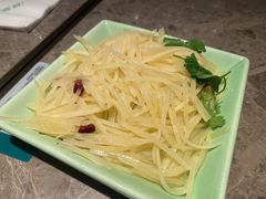 香菜梗炝土豆丝-绿茶餐厅(崇文门新世界店)