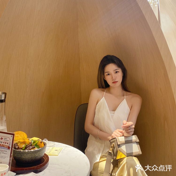 武汉探店｜装饰一绝的粤菜馆子OOTD