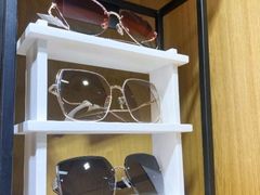 -英伦眼镜蔡司依视路折扣店(通州万达店)