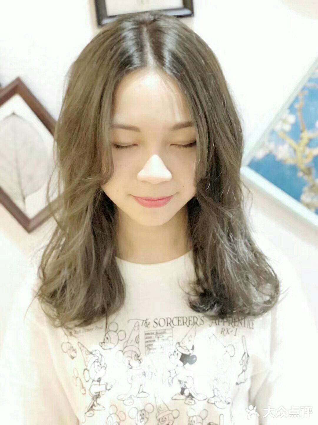 一点自然修饰的卷，发型师称之为烫不卷纹理烫