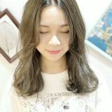 一点自然修饰的卷，发型师称之为烫不卷纹理烫