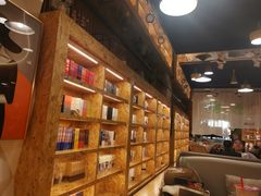 -新华里咖啡书吧(新华书店小寨店)