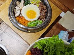 牛肉拌饭-明洞阿姨·韩式酱蟹烤肉·创意料理(三元桥店)