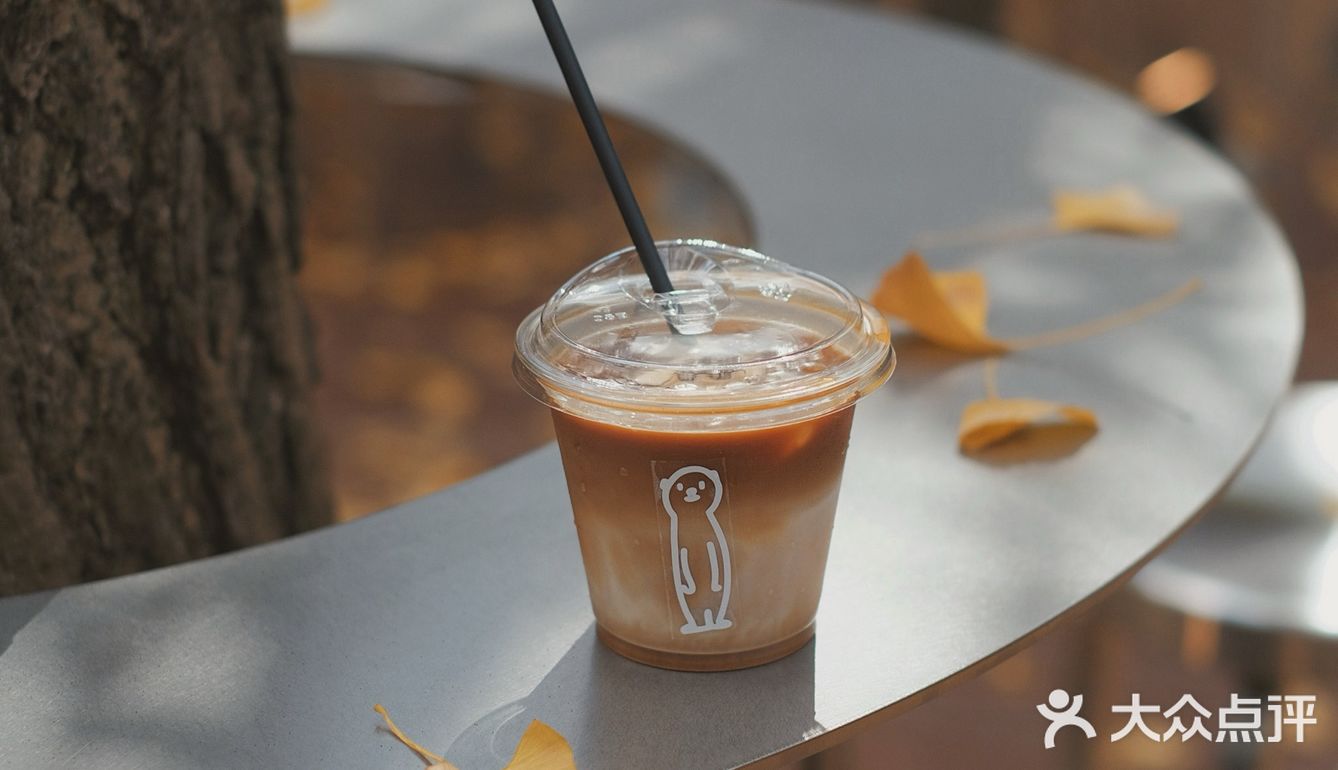魔都秋天最火的银杏咖啡店