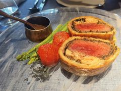 金枪鱼色拉-弦月窗LUNETTE BY AMANDA(复兴路店)