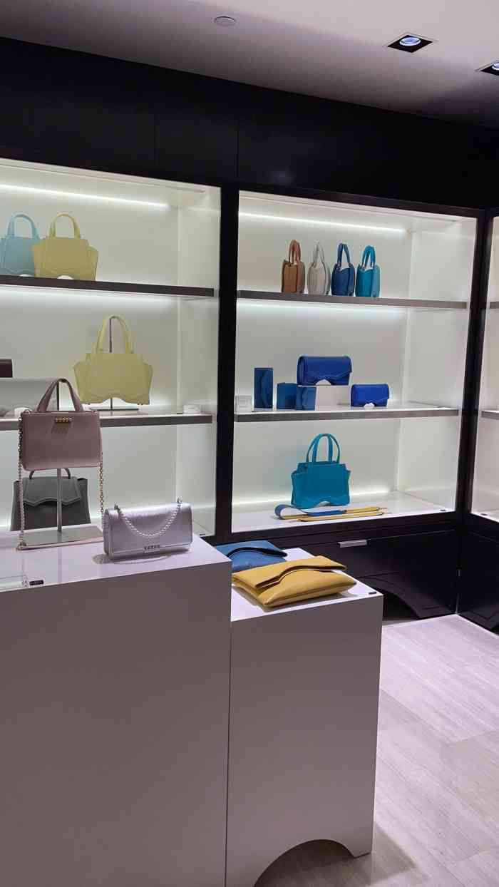 tasaki(香港广场店)-"这附近的首饰钻戒门店实在是太多了,看得我.