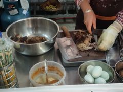 -鸿浩扒猪脚米线