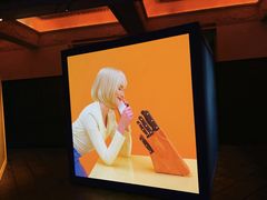 -Nathalie Djurberg与Hans Berg“牛皮纸包裹的月亮”-Prada荣宅当季展览