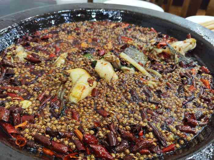 百盛怪味鱼-"位置:首先位置挺好找,就是石油路好吃街那.