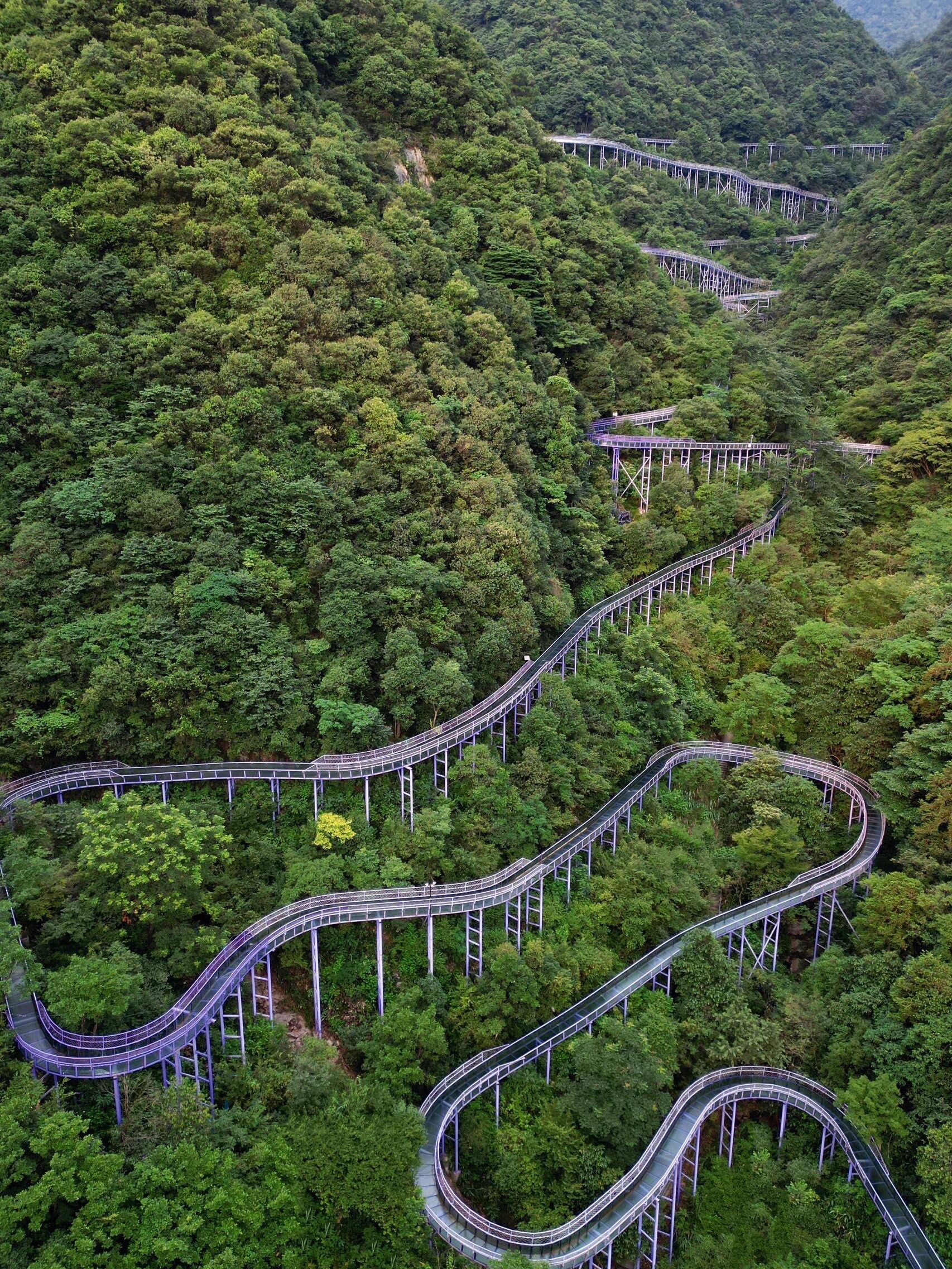 太刺激!3800米破世界纪录的高空玻璃漂流