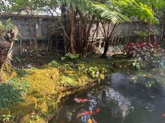 -Chom Cafe and Restaurant