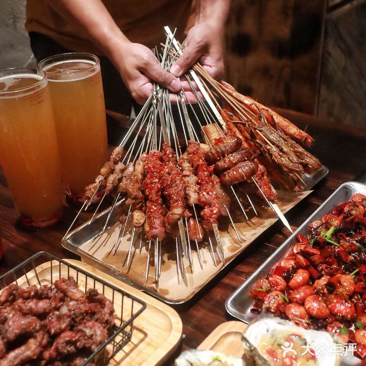 全深圳最破的东北烧烤店|人均50+吃扶墙