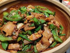 辣椒炒肉-鸽子侯·家宴·平价海鲜(市图书馆店)