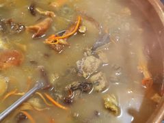 菌菇鸡煲-阿山卓·野生菌火锅·纳西火塘烤肉