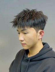-一家只做男发烫染的店