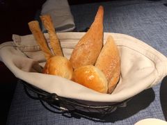 餐前面包-弦月窗LUNETTE BY AMANDA(复兴路店)