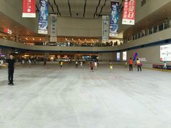-冰纷万象滑冰场(赣州华润万象城店)