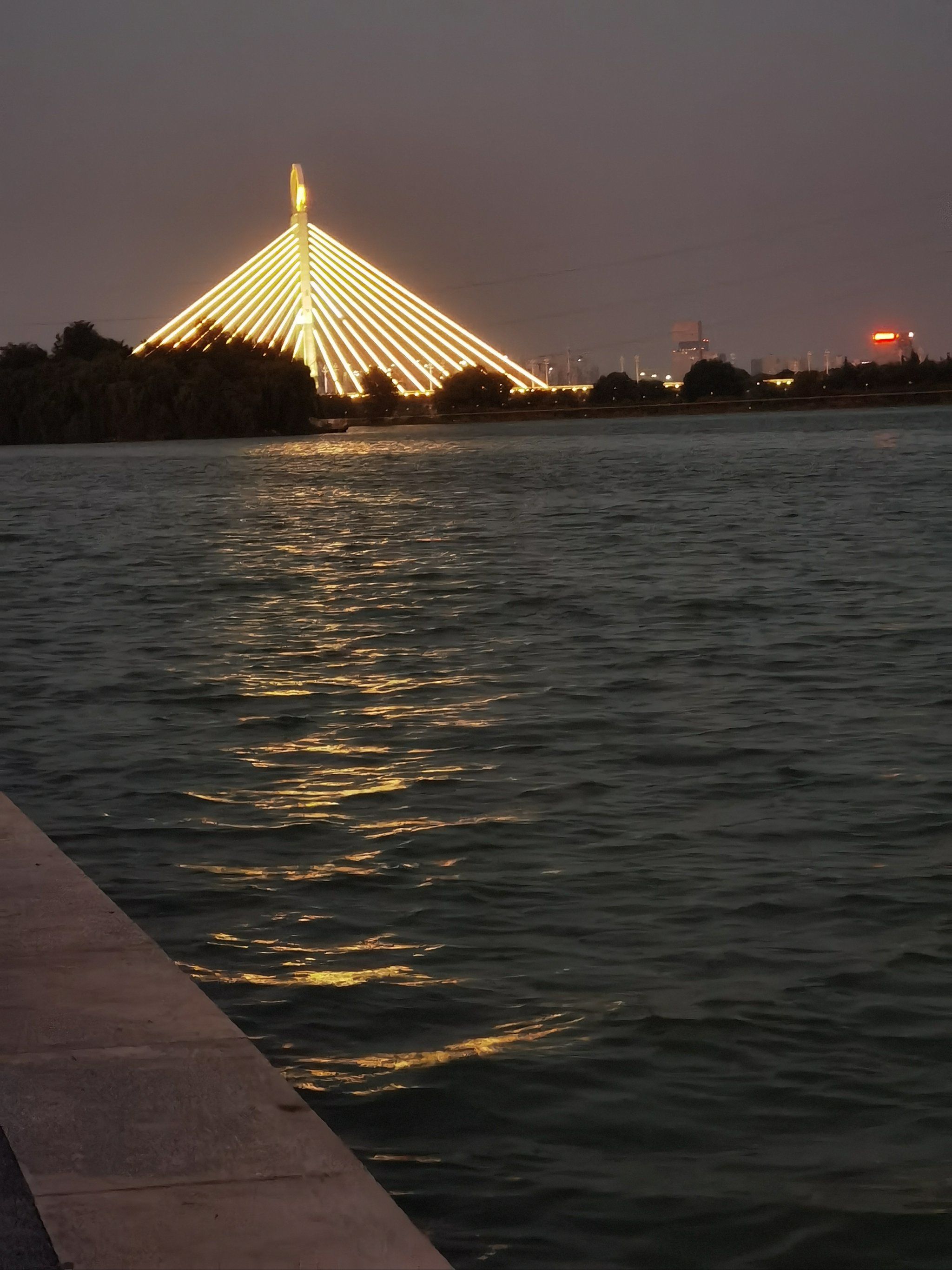 咸阳湖夜幕降临