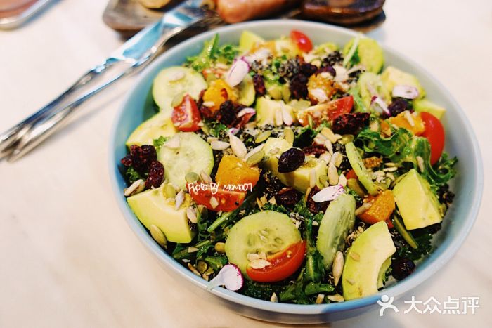 走神alldaybrunch·bistro(愚园路镇宁店)藜麦牛油果沙拉图片
