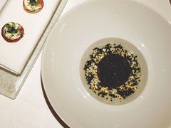 鱼子酱配牛肉塔塔-Le Comptoir de Pierre Gagnaire