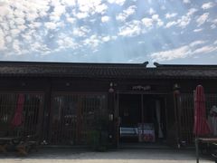 -田园东方蜜桃村的田野营地