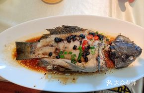 Heshan Crucian Carp Porridge with Two Flavors
