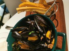 -Oasis Bar & Grill