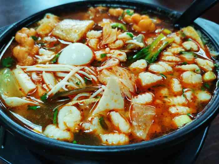 团团砂锅-"在港务区综合服务大厅旁边遇到美食城,团团.