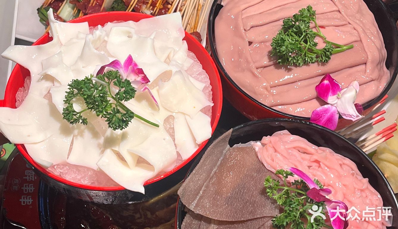 大中午都排队‼️人均50的超火串串店