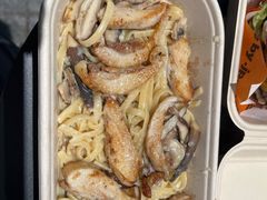 烟熏鸡肉佐菌菇意大利扁面-JPG canteen(广州寺右公馆店)