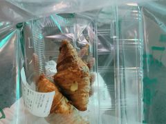 爆浆牛角包-六贤记(杭州龙湖滨江天街店)