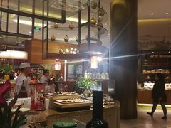 -华邑酒店·鲜艳全日自助餐厅