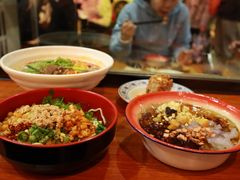 -爆炸头阿姨小四川正宗川味小吃(无任何分店)