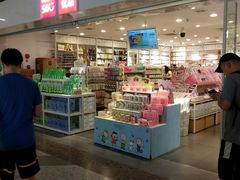 -名创优品(江南新地店)